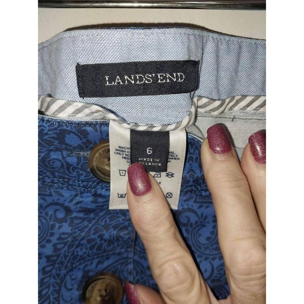 This adorable button down skirt is by Lands End. Size 6 - Picture 3 of 4